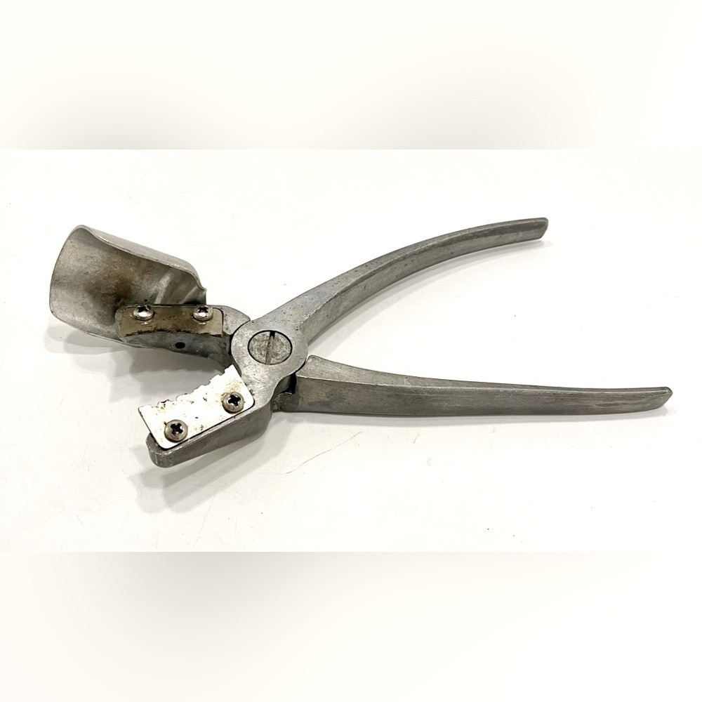 York Nut Sheller The TEXAN Model Aluminum Nut Cracker Vintage 7.5" - Picture 2 of 4